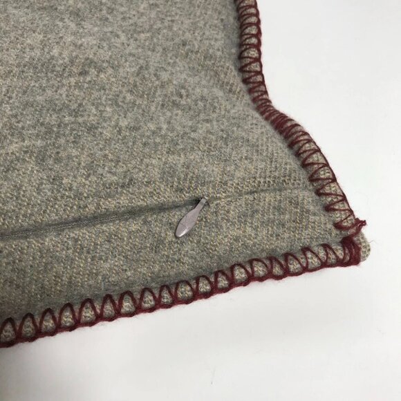 LOUIS VUITTON M70337 logo pillow interior cushion wool / Cashmere - Picture 2 of 11